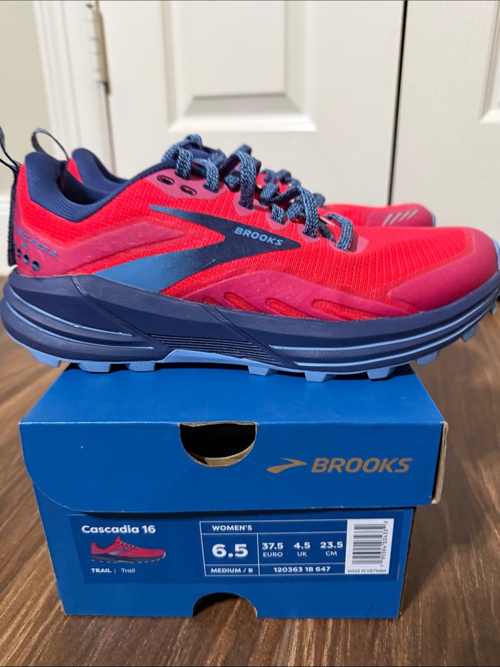Brooks Women’s Trail Sneakers in Pink and Navy - Picture 4 of 5